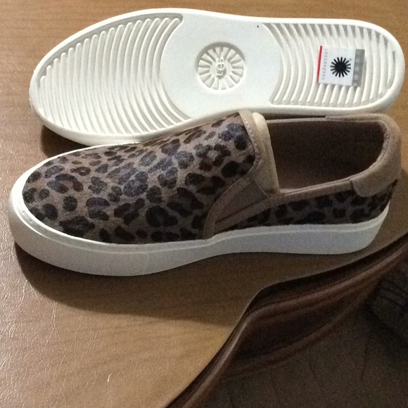 COPY - Ugg slip On Sneakers - Picture 6 of 11